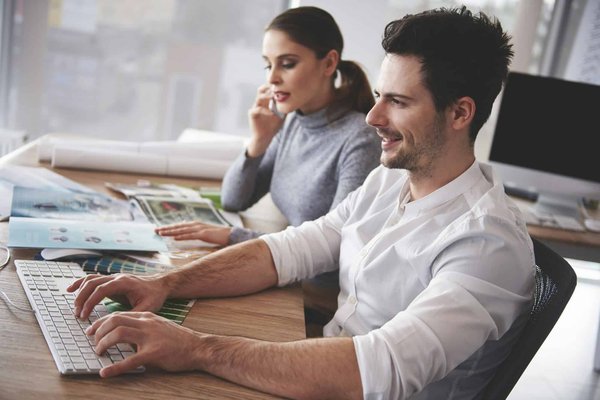 Quelles sont les techniques pour améliorer la collaboration entre les équipes de recherche et développement et les équipes de production?